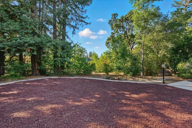 14582 Horseshoe Court, Saratoga CA: https://media.crmls.org/mediaz/093c9758-1dfe-4b07-b1f7-7cfa915c9302.jpg