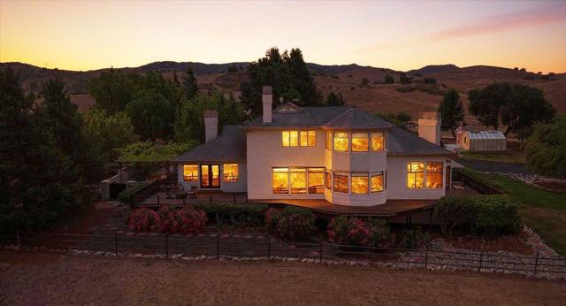 275 Nicholson Drive, Hollister CA: https://media.crmls.org/mediaz/093d8586-7afb-4edf-ac34-dd630c124051.jpg