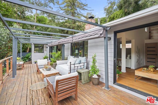 19817 Montau Drive, Topanga CA: https://media.crmls.org/mediaz/093dbaf5-aa0f-408a-935d-6702a6ca581c.jpg