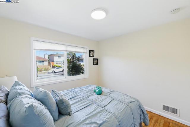 232 Longford Dr, South San Francisco CA: https://media.crmls.org/mediaz/093dc2f1-680e-45e0-a289-de1a4b9bd335.jpg