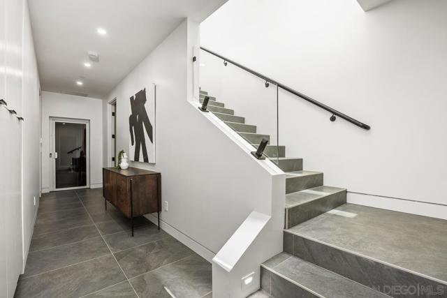 147 S Rios, Solana Beach CA: https://media.crmls.org/mediaz/093dca49-b6b4-4845-977a-d76c2c345add.jpg
