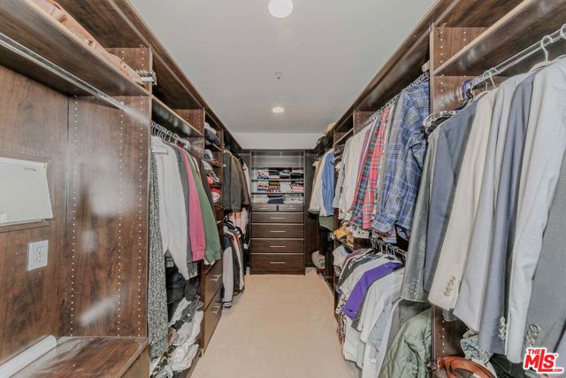 4644 Coldwater Canyon Avenue, Studio City CA: https://media.crmls.org/mediaz/093df003-8680-4494-83dc-ab1a7e20f3ac.jpg