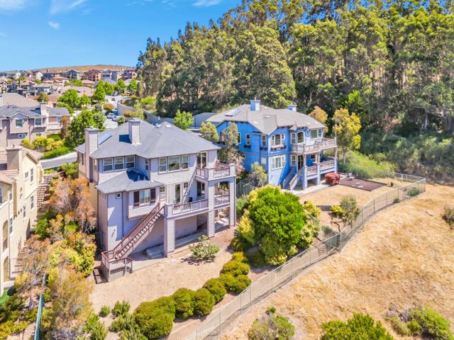 33 Lupine Valley Court, Brisbane CA: https://media.crmls.org/mediaz/093e0df1-71cc-44ca-8429-441de74f8292.jpg