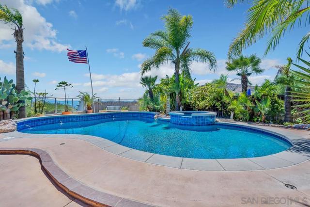 10496 Chaparral Dr, Santee CA: https://media.crmls.org/mediaz/093e9123-01b5-4d6e-ab1d-6064103437dc.jpg