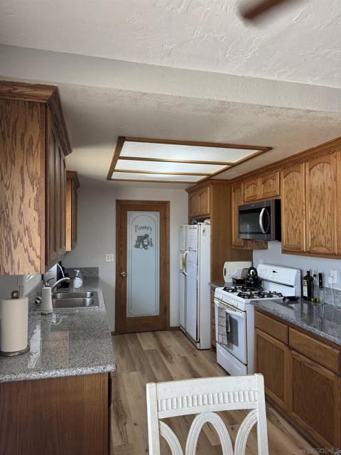 22394 Lone Eagle Rd, Apple Valley CA: https://media.crmls.org/mediaz/093ece1e-1f73-417b-8132-050c29b1a121.jpg