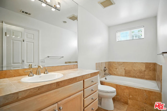 6440 Lunita Road, Malibu CA: https://media.crmls.org/mediaz/09403654-94fc-4a14-b09a-453b9f93143e.jpg