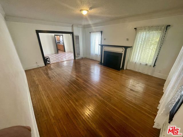 737 N HARVARD Boulevard, Los Angeles CA: https://media.crmls.org/mediaz/0940ac44-124b-49b1-83ec-ad710e518b6e.jpg