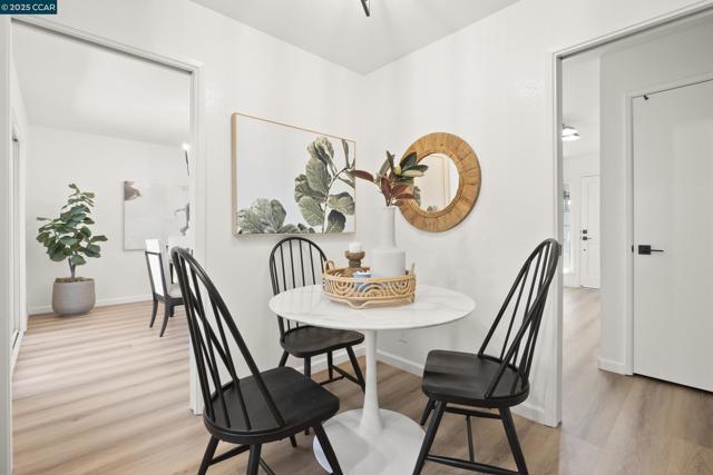 39 Crane Ct, Alameda CA: https://media.crmls.org/mediaz/0940b0fb-e39d-4cf1-9f9b-87b200e89694.jpg