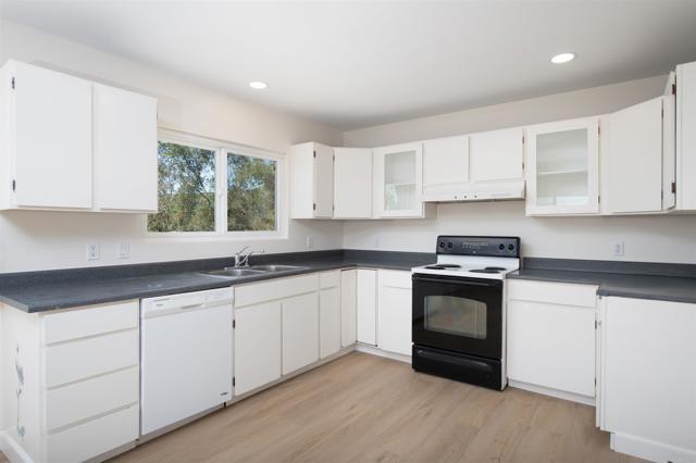 25311 Jesmond Dene Road, Escondido CA: https://media.crmls.org/mediaz/094124b9-bc74-4523-ad75-dcd17ed4f726.jpg