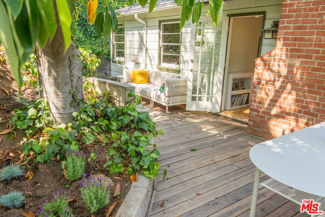 2434 Cazaux Place, Los Angeles CA: https://media.crmls.org/mediaz/094165e3-1e21-4f0a-abc1-571d8840d875.jpg