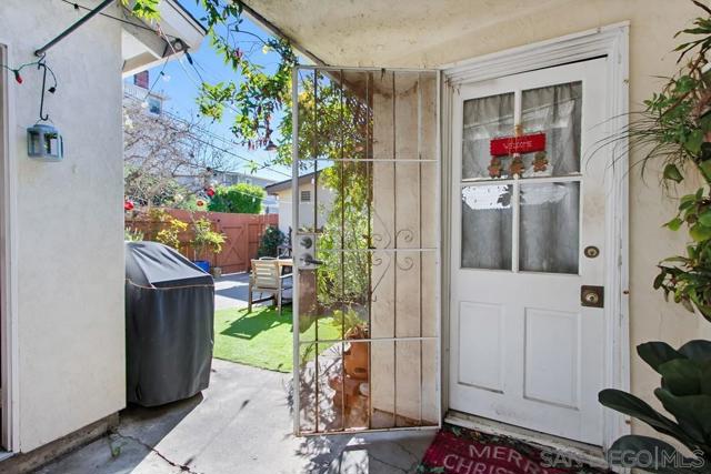 1654 LINWOOD, San Diego CA: https://media.crmls.org/mediaz/09417e2a-0b48-4d32-beda-83286f85bf68.jpg