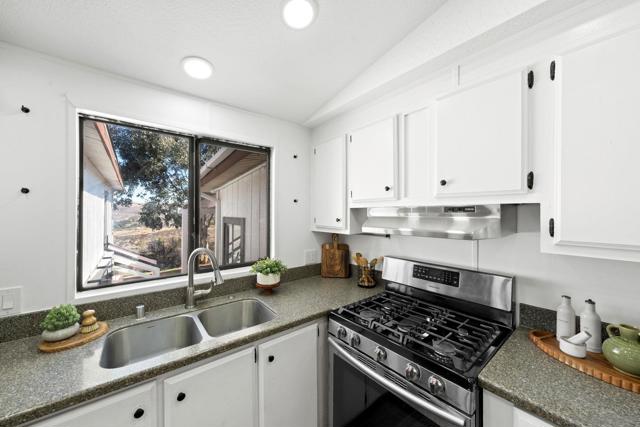 40110 Angora Ln, Temecula CA: https://media.crmls.org/mediaz/0941c109-5460-4c22-839e-d55bf4cdf44e.jpg