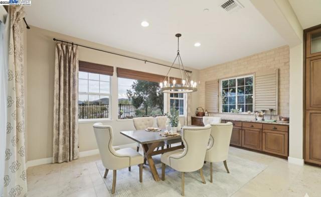 3885 Highpointe Ct, Dublin CA: https://media.crmls.org/mediaz/094355c1-4e50-45f1-b898-1190d6cfc83a.jpg