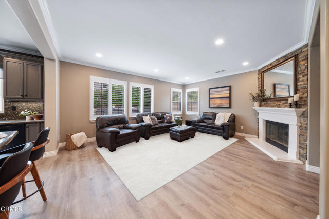 321 Town Forest Court, Camarillo CA: https://media.crmls.org/mediaz/09435bcd-9187-480a-882d-03143a3230c5.jpg