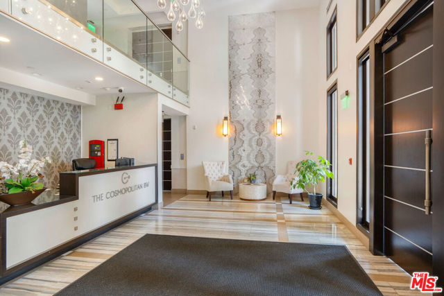 441 S Barrington Avenue, Los Angeles CA: https://media.crmls.org/mediaz/0943d0a8-12fe-4cc0-867e-1b21e8dcb5d8.jpg