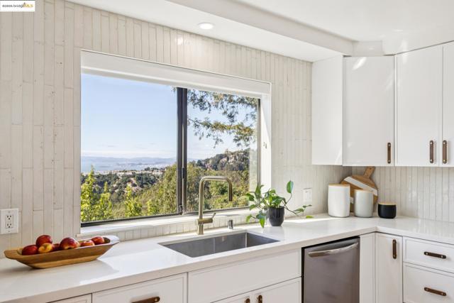 17032 Broadway Ter, Oakland CA: https://media.crmls.org/mediaz/0944287d-b613-483a-9a42-5817faa008cb.jpg