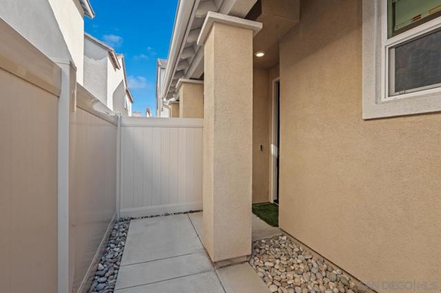 1938 Julie Dawn Pl, Escondido CA: https://media.crmls.org/mediaz/0944cc69-10ca-466d-a135-6265f96d9fff.jpg