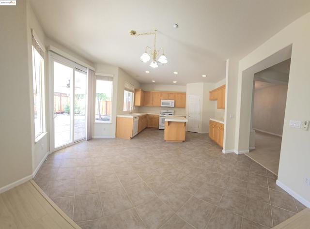 988 Chamomile Ln, Brentwood CA: https://media.crmls.org/mediaz/09461f22-feb9-4a35-8a41-3d420521b485.jpg