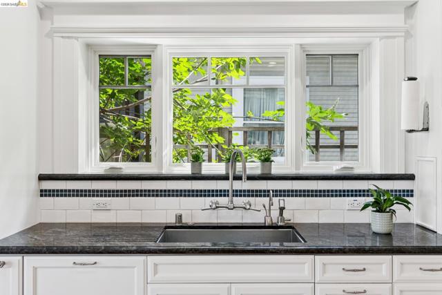 Image 20 of 60 For 2035 Francisco St