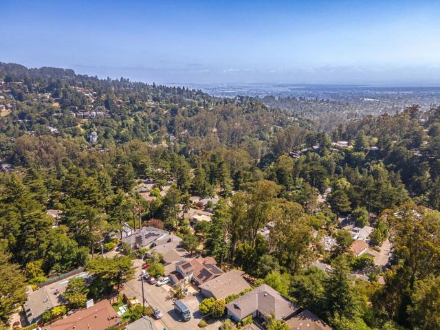 6827 Ridgewood Drive, Oakland CA: https://media.crmls.org/mediaz/0947e8a6-0451-4f12-a856-546f1e2210cd.jpg