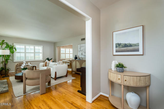 Detail Gallery Image 4 of 34 For 1329 Solita Rd, Pasadena,  CA 91103 - 3 Beds | 2 Baths