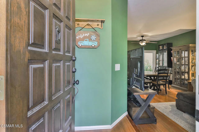388 Country Club Drive, Simi Valley CA: https://media.crmls.org/mediaz/09489e04-fbde-4605-bea1-fe435a2184a4.jpg