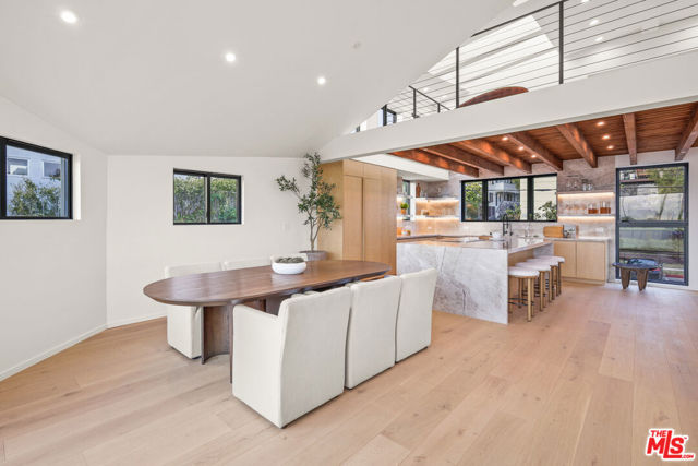 2530 Beverley Avenue, Santa Monica CA: https://media.crmls.org/mediaz/0948d75d-dca8-4dbd-935b-2b52617fc8bb.jpg