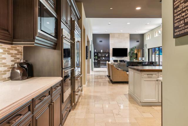 17 Emerald Court, Rancho Mirage CA: https://media.crmls.org/mediaz/0949017d-29c9-4af8-97d8-40cdf1a09964.jpg