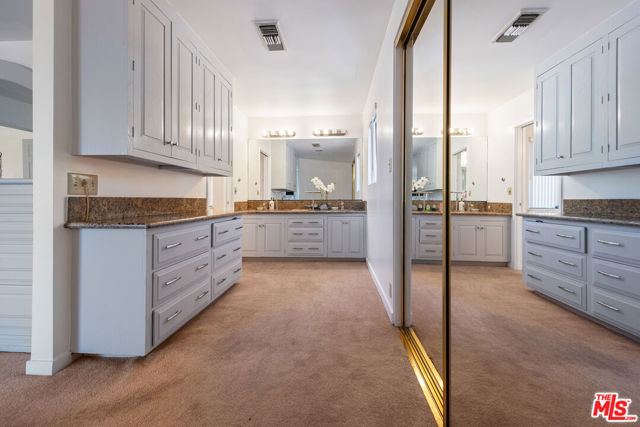2357 Knob Hill Drive, Riverside CA: https://media.crmls.org/mediaz/0949702c-813d-4fda-a2d5-48bb87ad8909.jpg