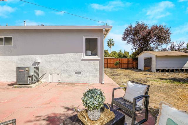 23639 Odom Dr, Hayward CA: https://media.crmls.org/mediaz/09498e82-932b-4bae-9b99-e041b4dfdcdc.jpg