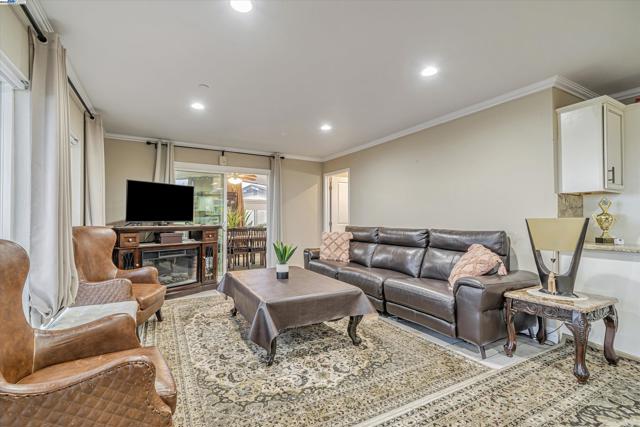 Image 51 of 55 For 370 Appian Way