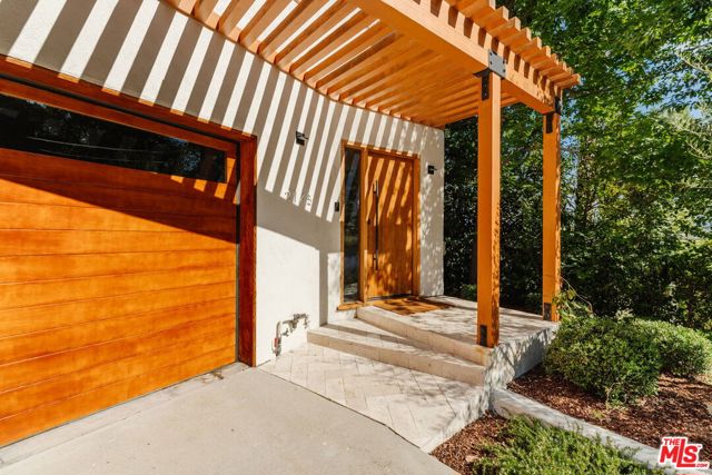 2145 Sunset Crest Drive, Los Angeles CA: https://media.crmls.org/mediaz/094a7bd2-8f65-4703-9645-3c1948b29b4a.jpg