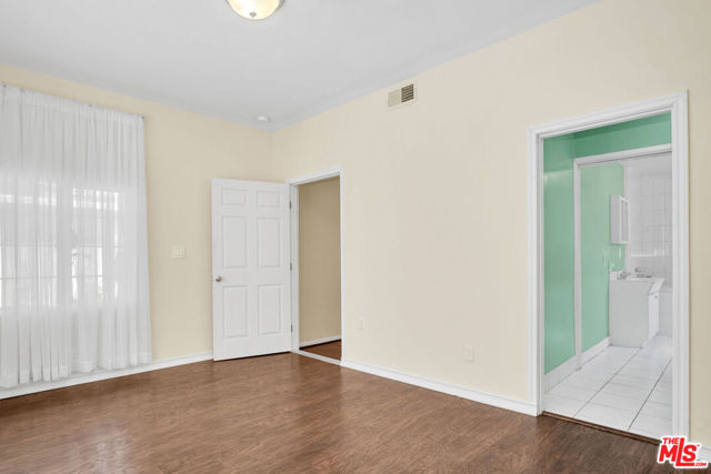 7275 Fountain Avenue, Los Angeles CA: https://media.crmls.org/mediaz/094b0d3b-c489-47a6-8189-e6c08d923fd7.jpg