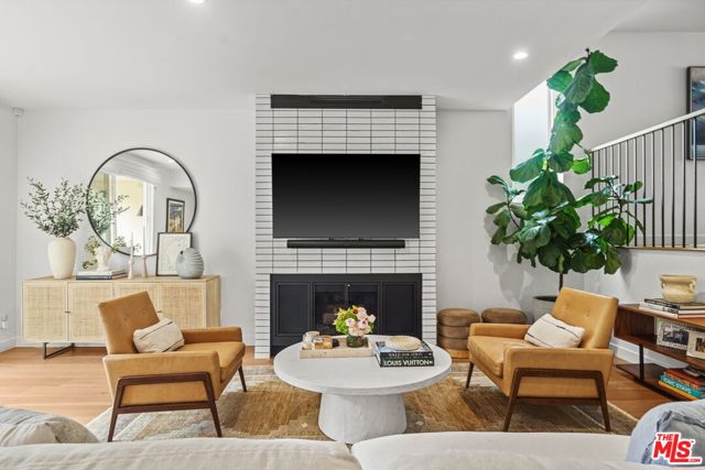 4707 La Villa Marina, Marina del Rey CA: https://media.crmls.org/mediaz/094b533f-3353-4cad-b7fd-9c95b3069c5f.jpg