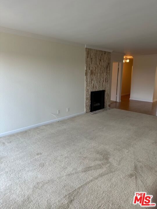 2320 S Bentley Avenue, Los Angeles CA: https://media.crmls.org/mediaz/094bdc8c-a00d-43f8-becf-c86e1fb46dcc.jpg