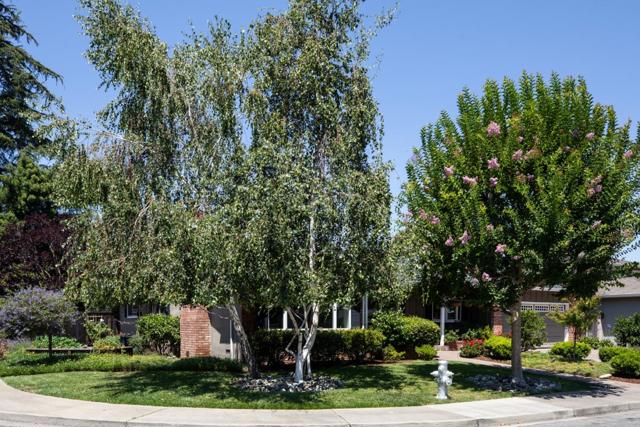 2726 Saint Giles Lane, Mountain View CA: https://media.crmls.org/mediaz/094be582-4404-4dfa-85ac-bb83324052c8.jpg