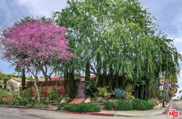 1900 N Serrano Avenue, Los Angeles CA: https://media.crmls.org/mediaz/094c122f-884b-41b4-b360-f2cc271d8bb8.jpg