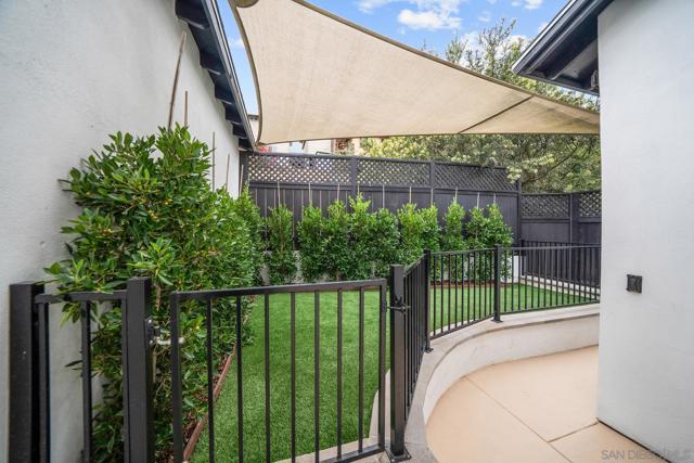 3160 Goldfinch St, San Diego CA: https://media.crmls.org/mediaz/094c1cb5-3b11-4dd9-af9e-15ebd18ea551.jpg