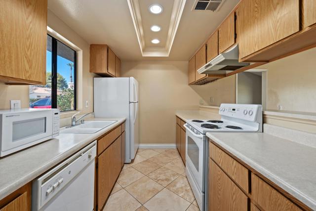 40155 Baltusrol Circle, Palm Desert CA: https://media.crmls.org/mediaz/094cd1dc-02a2-4350-b9e4-9b3f7e7d83de.jpg