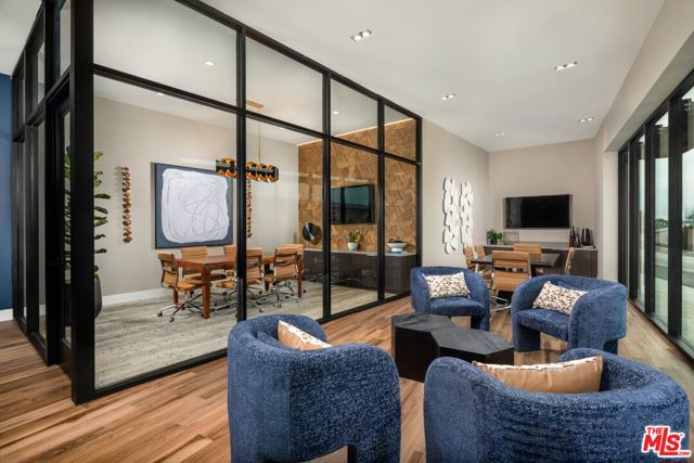 201 N La Brea Avenue, Inglewood CA: https://media.crmls.org/mediaz/094cd296-f4d5-4580-906e-fb6183073256.jpg