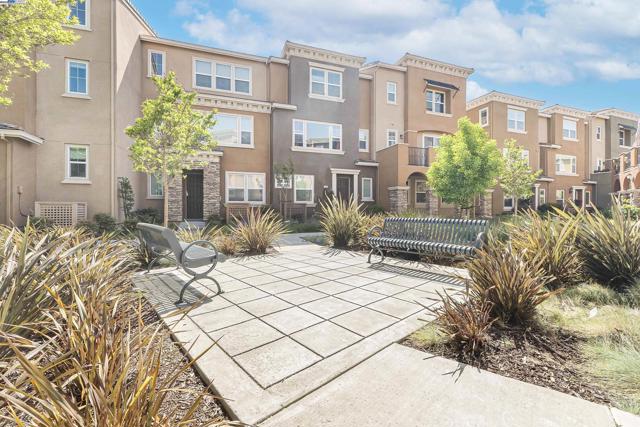 38930 Lemongrass Way, Newark CA: https://media.crmls.org/mediaz/094cd740-5978-4277-8d8b-e24e81bd57b0.jpg