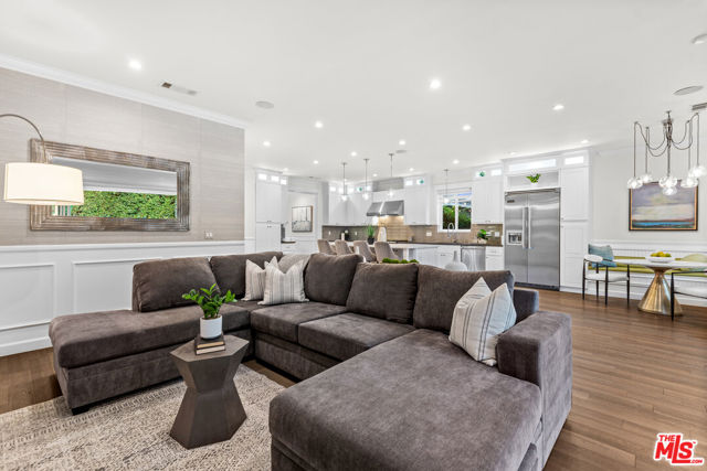 4616 Ventura Canyon Avenue, Sherman Oaks CA: https://media.crmls.org/mediaz/094cfc75-bc06-4fd7-8e60-b514f0347fd0.jpg