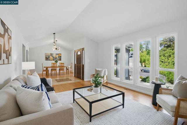 17 Bliss Ct., Pleasant Hill CA: https://media.crmls.org/mediaz/094d3411-dd3a-4fa4-b1ac-10ae937203c0.jpg