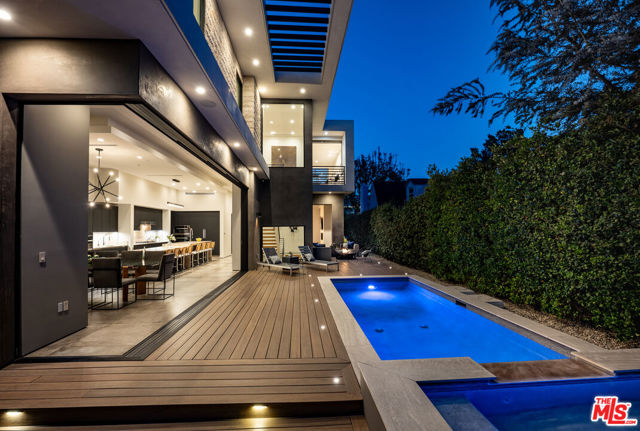8356 W 4th Street, Los Angeles CA: https://media.crmls.org/mediaz/094de6f1-7c11-4661-9a3d-94e4c4d4f5fe.jpg