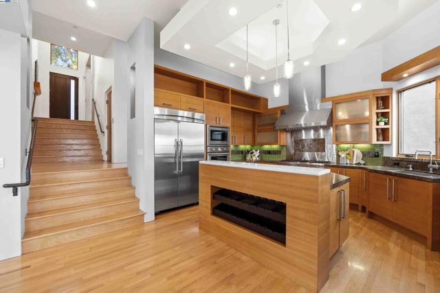 103 Diablo Dr, Oakland CA: https://media.crmls.org/mediaz/094e2db7-6476-4f9c-82bb-b9ebc58276a0.jpg