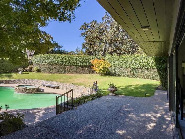 2155 Geri Lane, Hillsborough CA: https://media.crmls.org/mediaz/094e9257-1452-4816-be17-fa2113b268c8.jpg