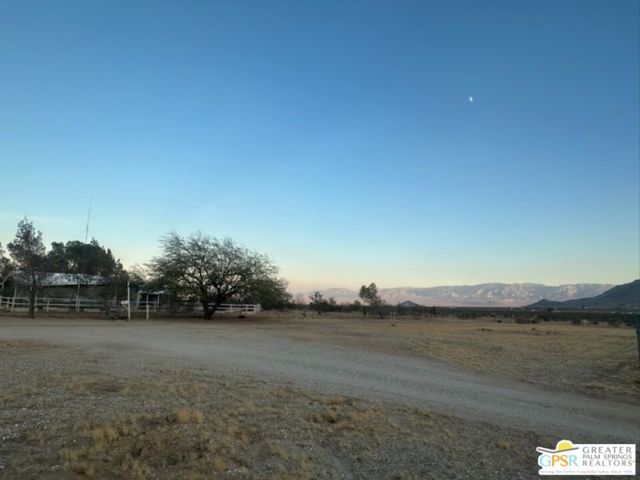 31750 Selmadolph Street, Lucerne Valley CA: https://media.crmls.org/mediaz/094ef0b9-3351-481c-a8ca-cc443fec8f7d.jpg