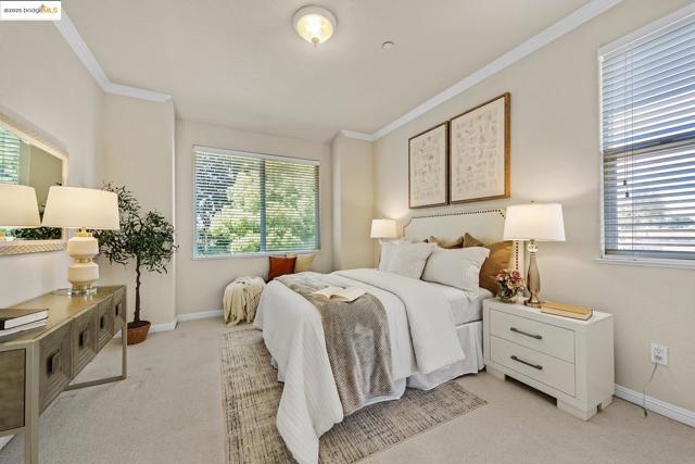35 Amherst Ct, Menlo Park CA: https://media.crmls.org/mediaz/094fe3fa-38be-476b-a9ff-95931a9d1cf4.jpg