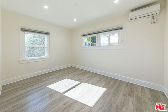 801 N Alexandria Avenue, Los Angeles CA: https://media.crmls.org/mediaz/09505f3f-5c07-489e-92a5-bc23bbfed484.jpg