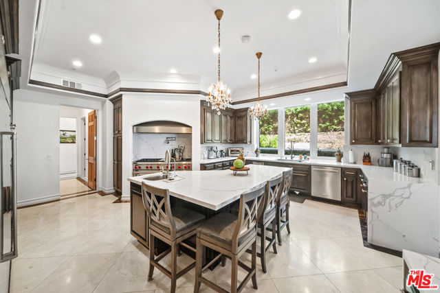 1821 Chastain, Pacific Palisades CA: https://media.crmls.org/mediaz/0950b742-fb9c-460c-a713-8084c5586d30.jpg